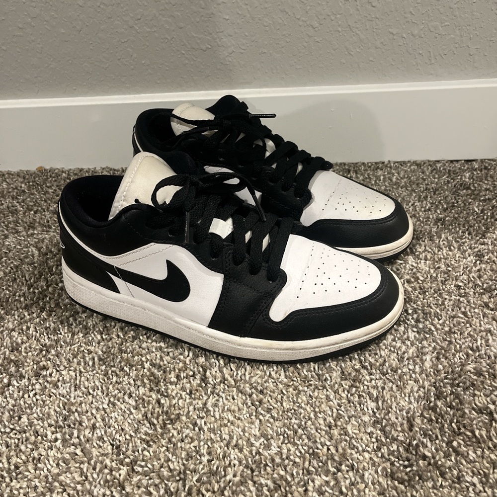 Nike Black and White Sneakers